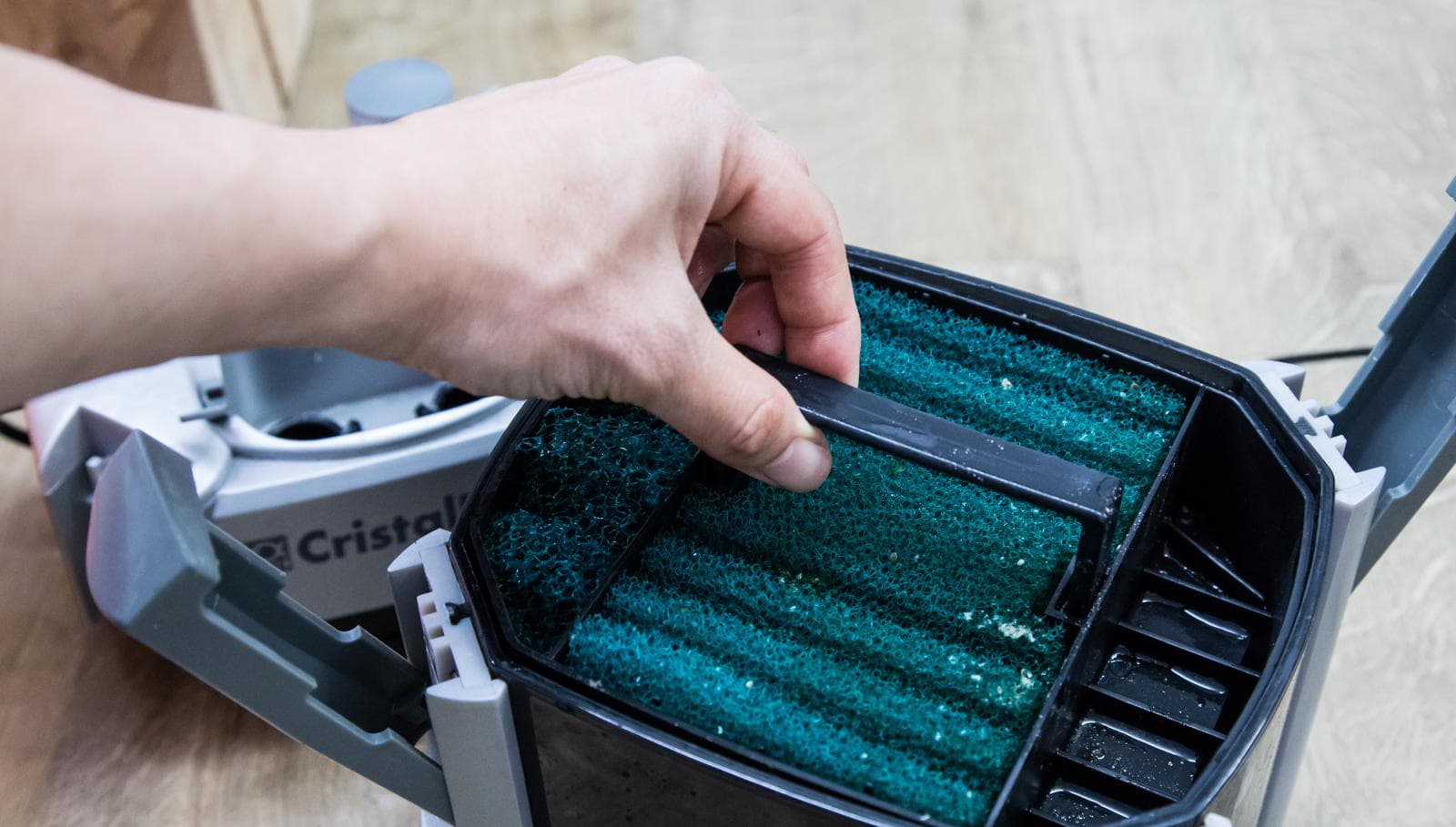 Aquarium-Filter reinigen